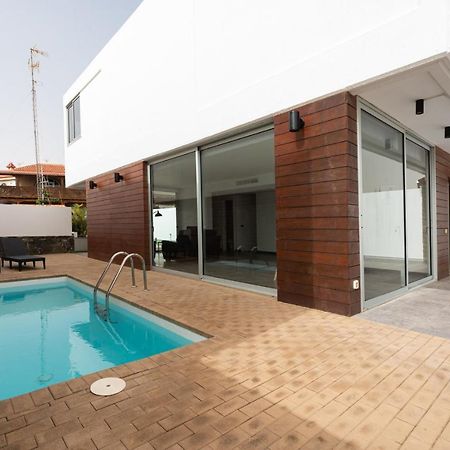 Modern 2Br House - Private Pool - Parking Βίλα San Bartolomé Εξωτερικό φωτογραφία